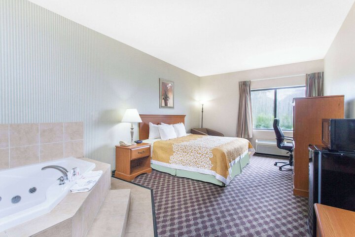 1 King Bed (10 of 12)