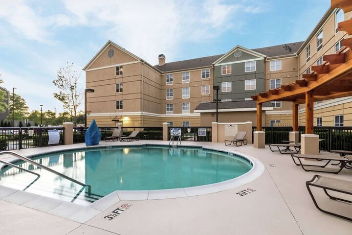Hotel Pool