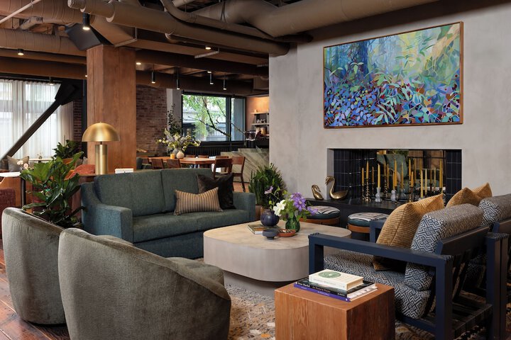 Lounge 54 of 70