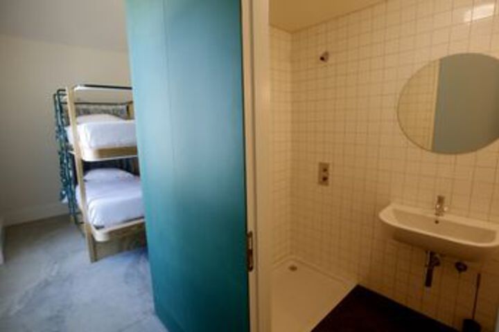 Room 3 of 119