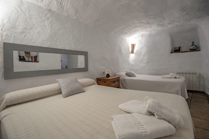 Room 1 of 82