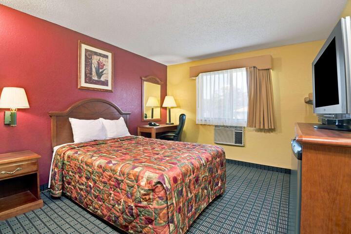 2 Double Beds (8 of 11)