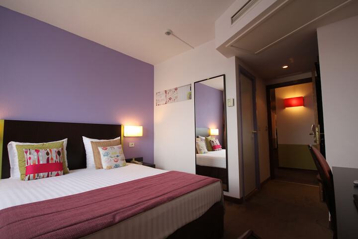 Room 44 of 80