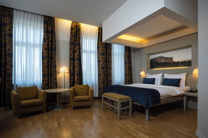 Room 16 of 36
