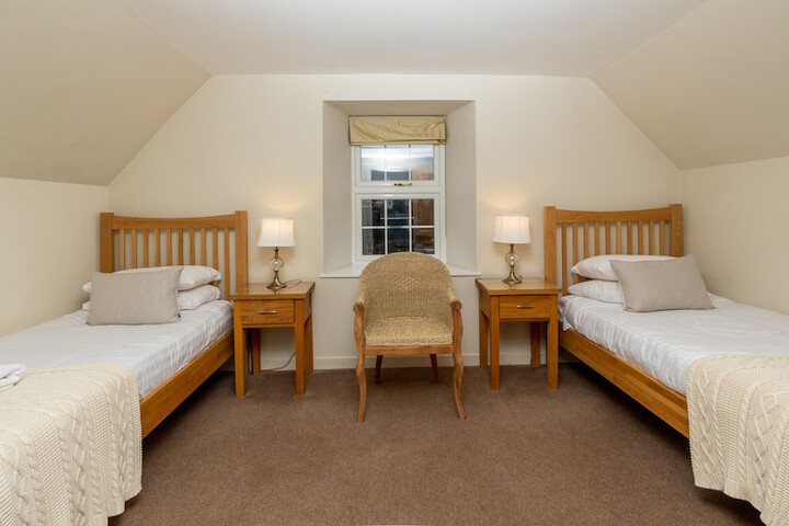 Room 14 of 403