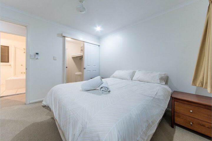 Room 4 of 18