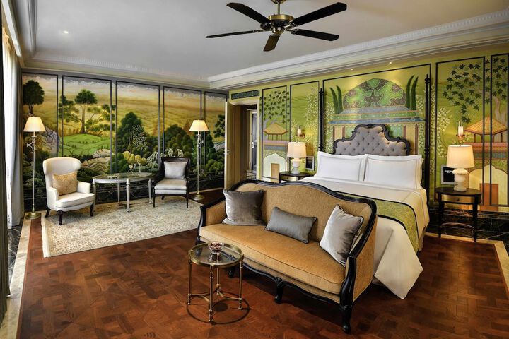 Room 90 of 320