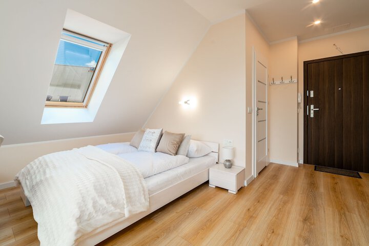 Room 10 of 375