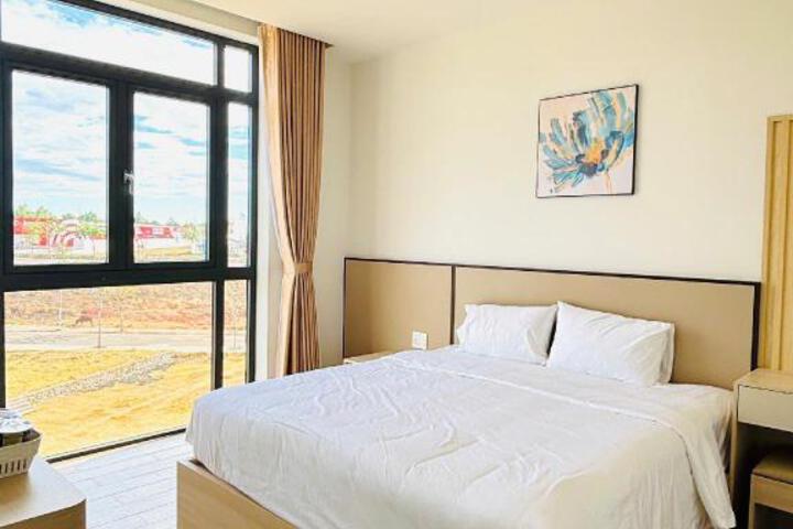 THE ONE HOTEL