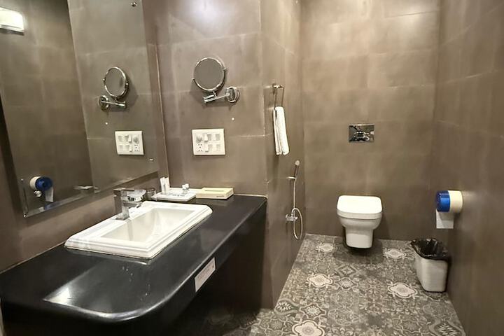 Room 65 of 143