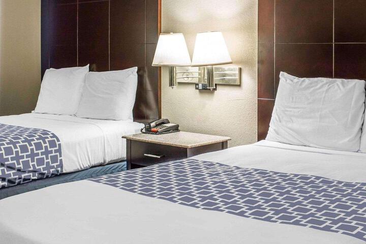2 Double Beds (3 of 10)