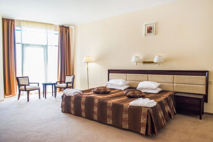 Room 9 of 42