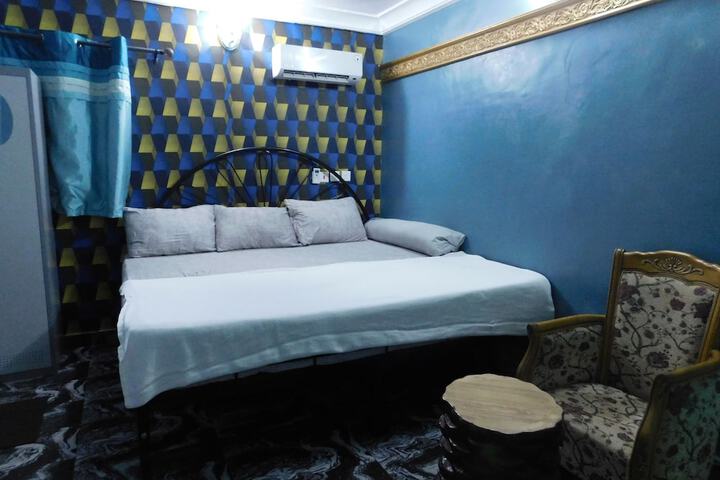 Room 4 of 20