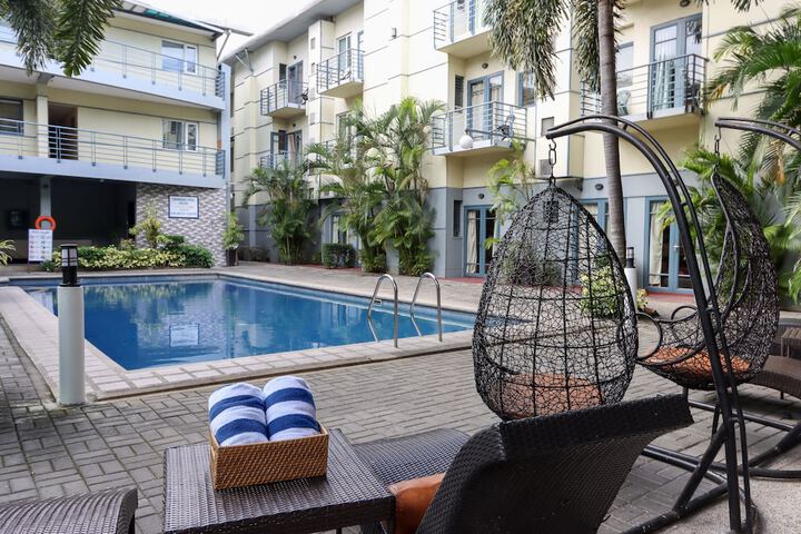 Hotel with Pool