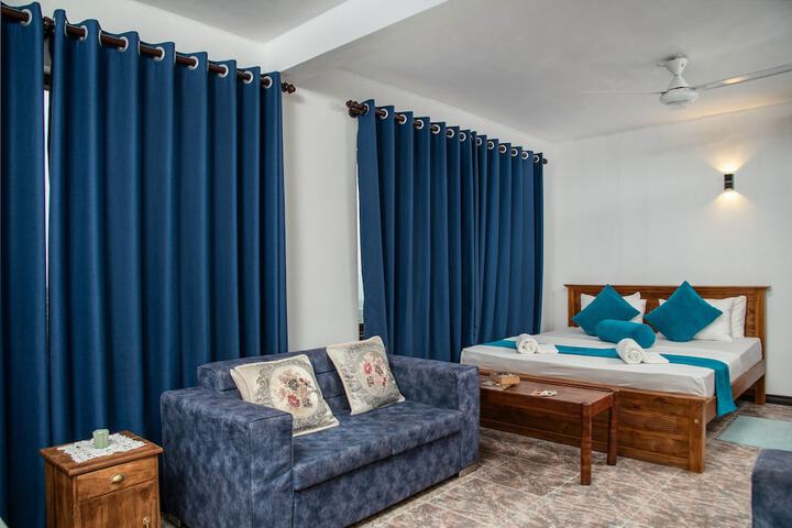 Room 4 of 25