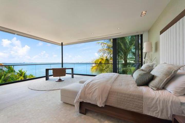 Villa Janella in Miami Beach, FL