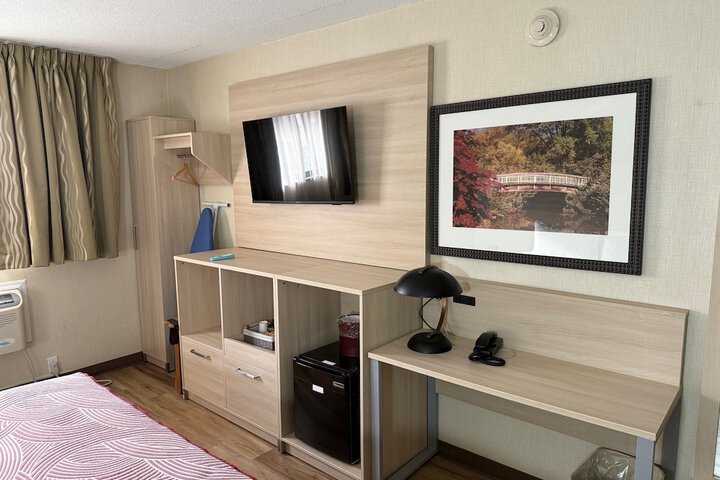 1 King Bed (6 of 6)