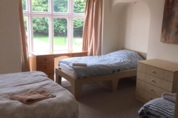 Room 13 of 30