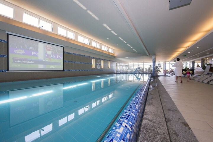 Pool 24 of 53