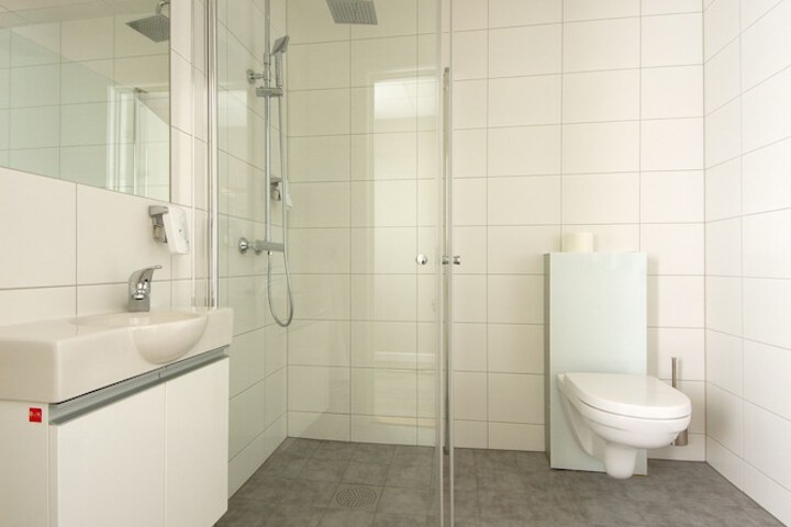 Room 5 of 9