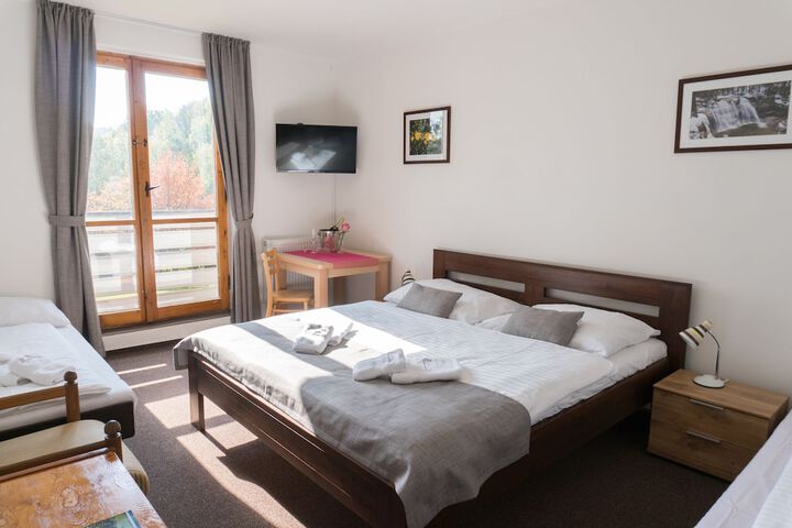 Room 3 of 83