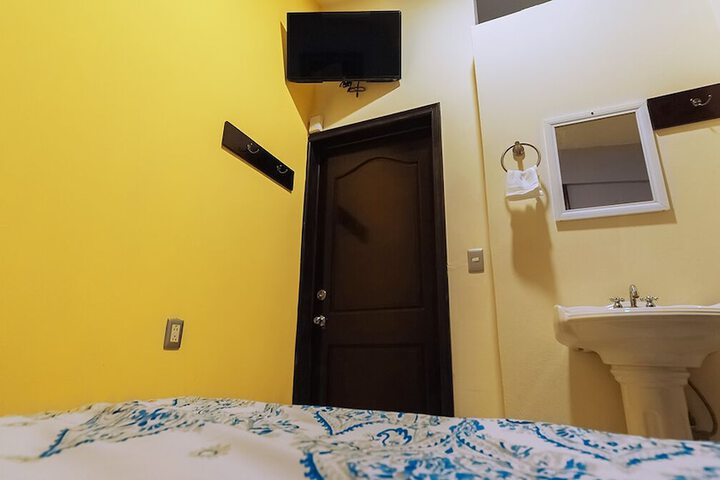 Room 3 of 10