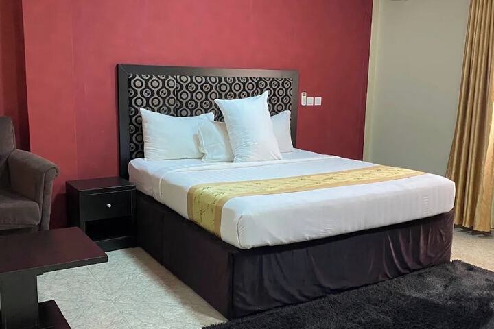 Room 3 of 28