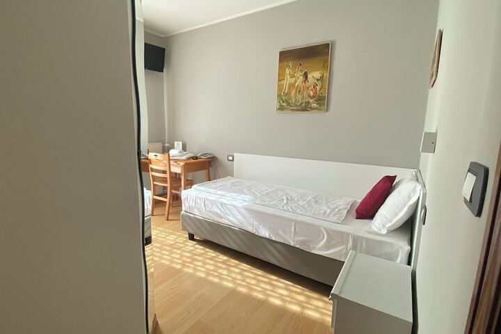 Room 37 of 148