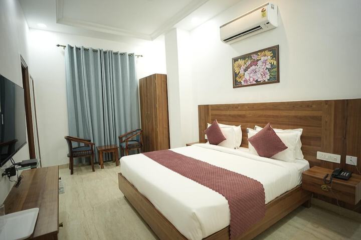 Room 7 of 27