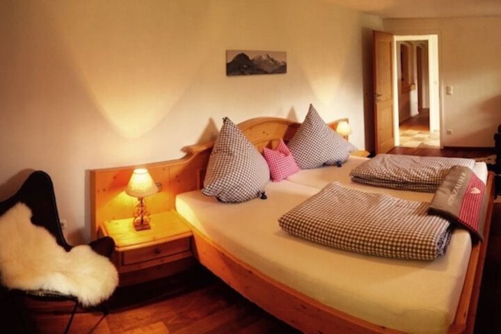 Room 9 of 48