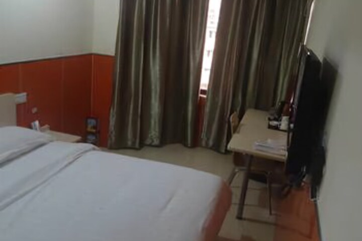 Room 4 of 7