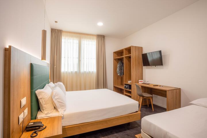 Room 10 of 48