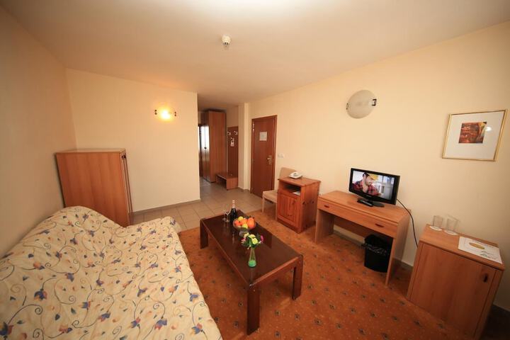 Room 19 of 48