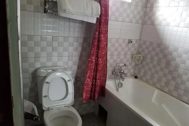 Room 8 of 15