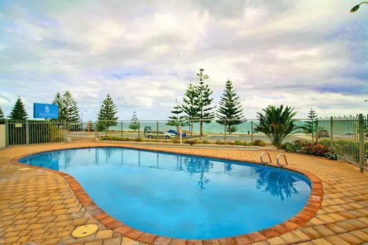 Pool 19 of 31