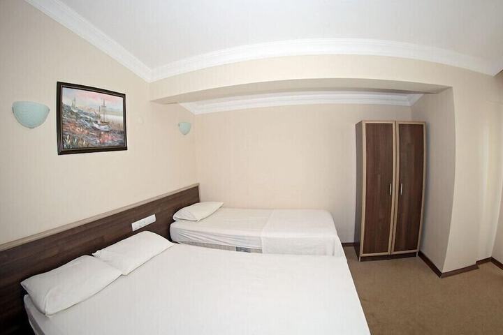 Room 6 of 27