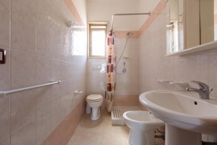 Room 12 of 113