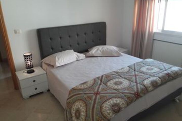 Room 5 of 12