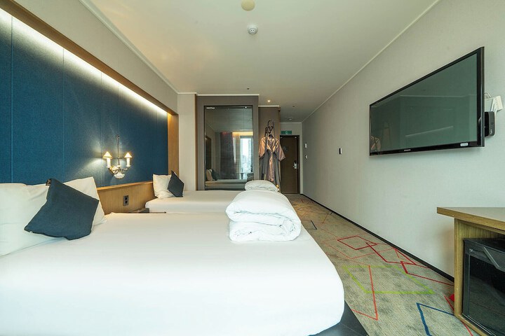 Room 12 of 31