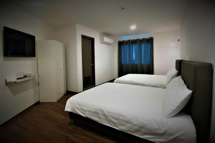 Room 10 of 46