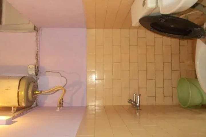 Room 4 of 7
