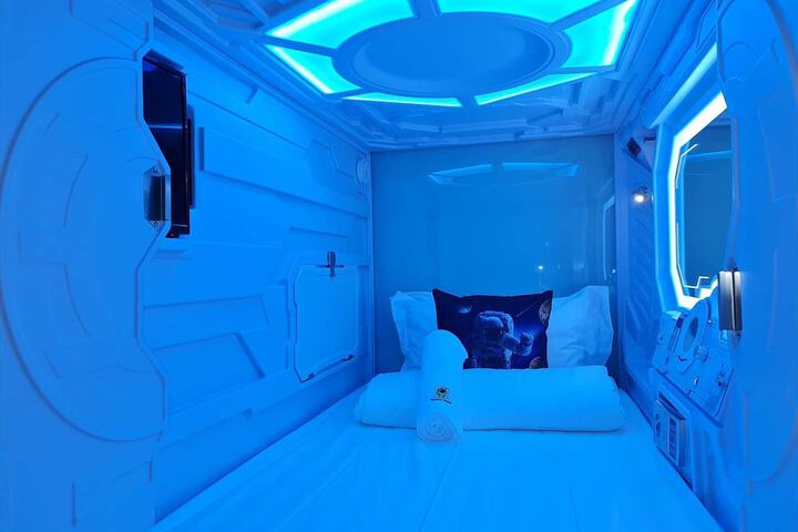 Room 8 of 17