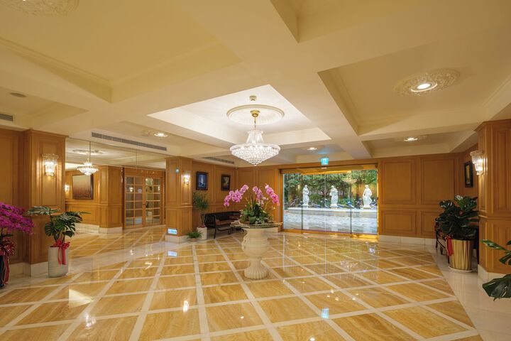 Entrance & Lobby