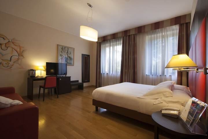 Room 4 of 15