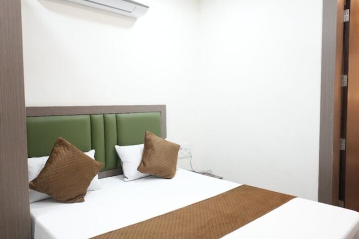 Room 8 of 28