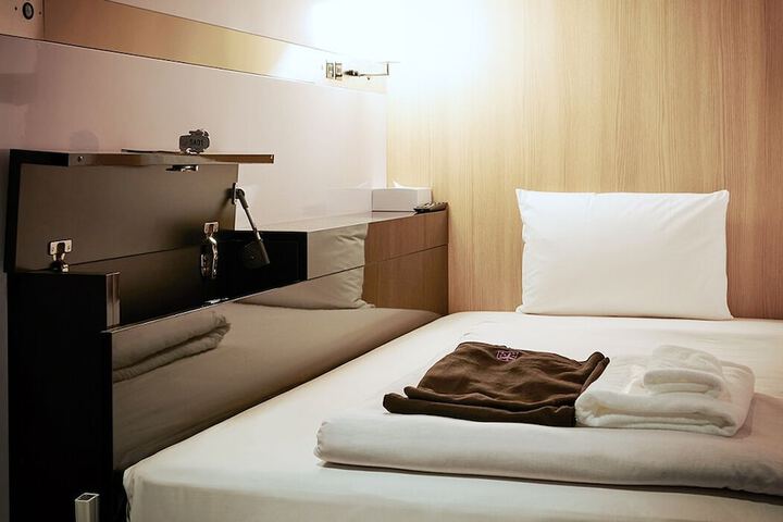 Room 3 of 9