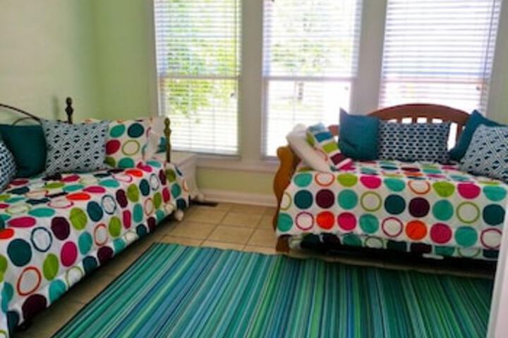 Image of Blue Star 6 Br home by RedAwning