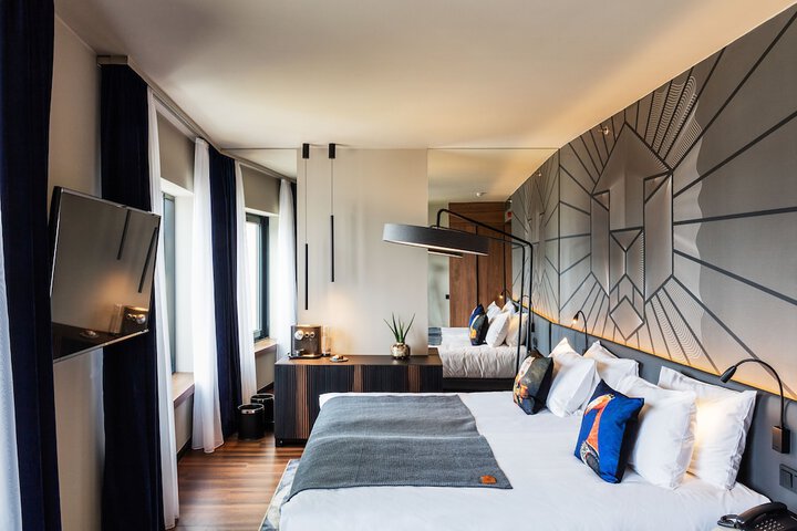 Room 5 of 97