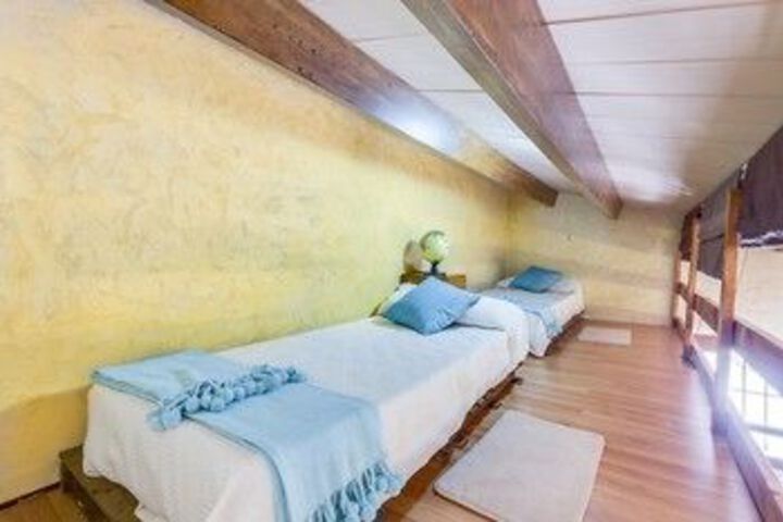 Room 6 of 15