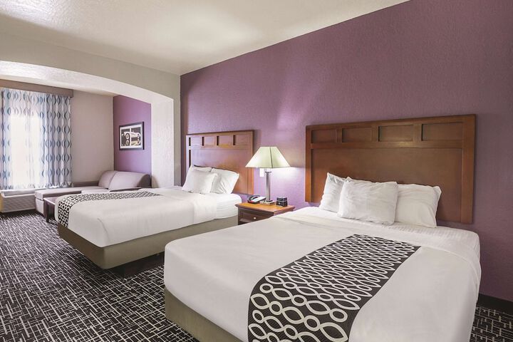 2 Queen Beds (1 of 8)